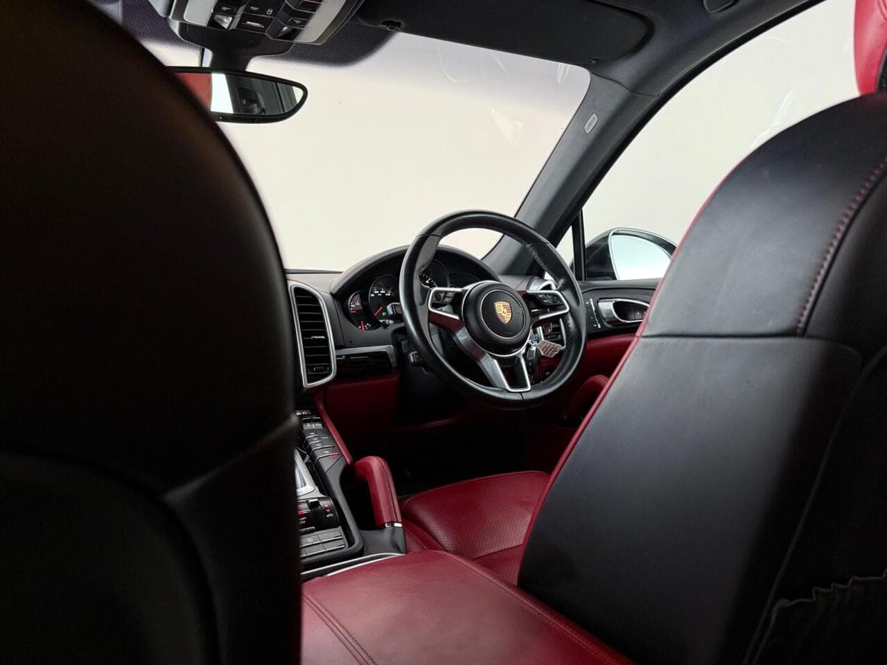 Porsche Cayenne thumbnail Interior Front