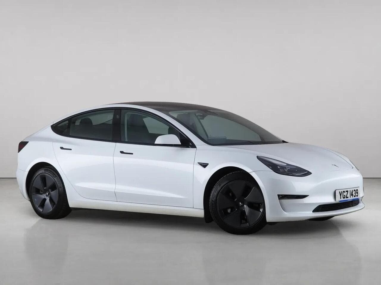Tesla Model 3 - Tesla Model 3 (Dual Motor) Long Range Auto 4WDE 4dr