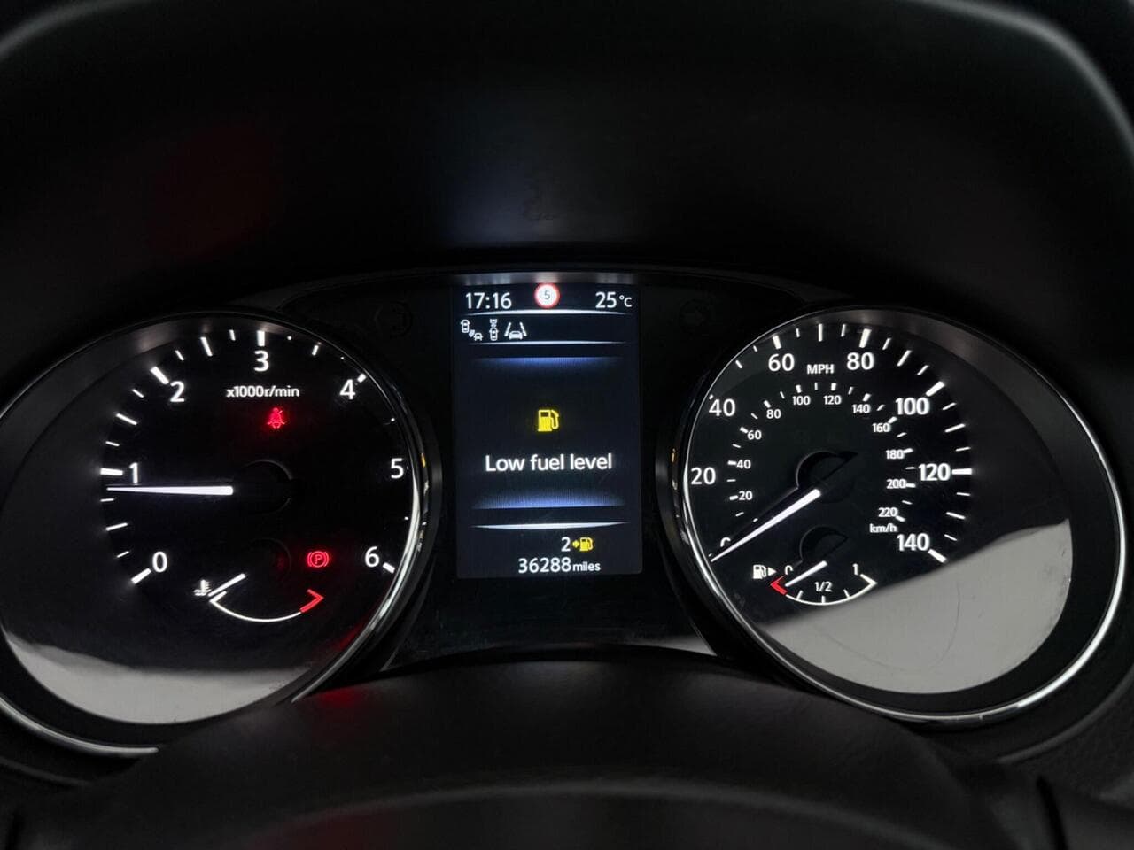Nissan Qashqai thumbnail Driver Instruments