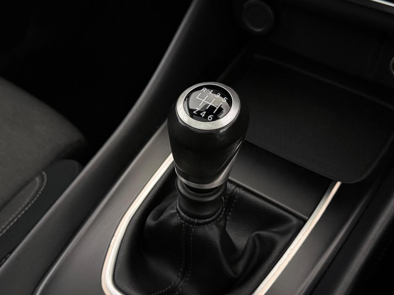 Nissan Qashqai thumbnail Interior Front