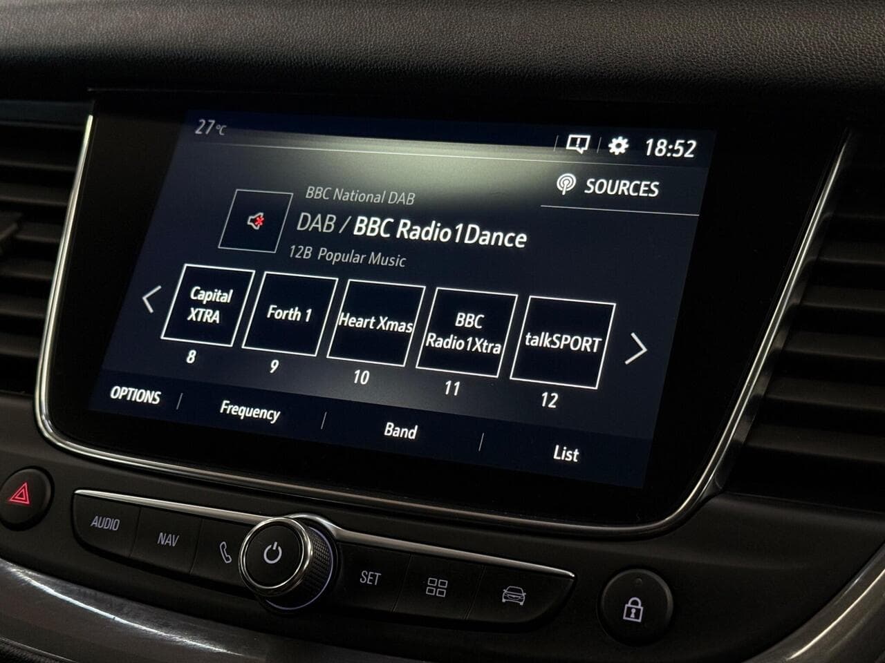 Vauxhall Grandland X thumbnail Infotainment System