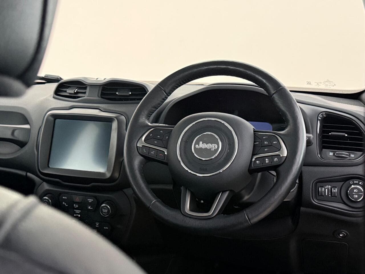 Jeep Renegade thumbnail Steering Wheel