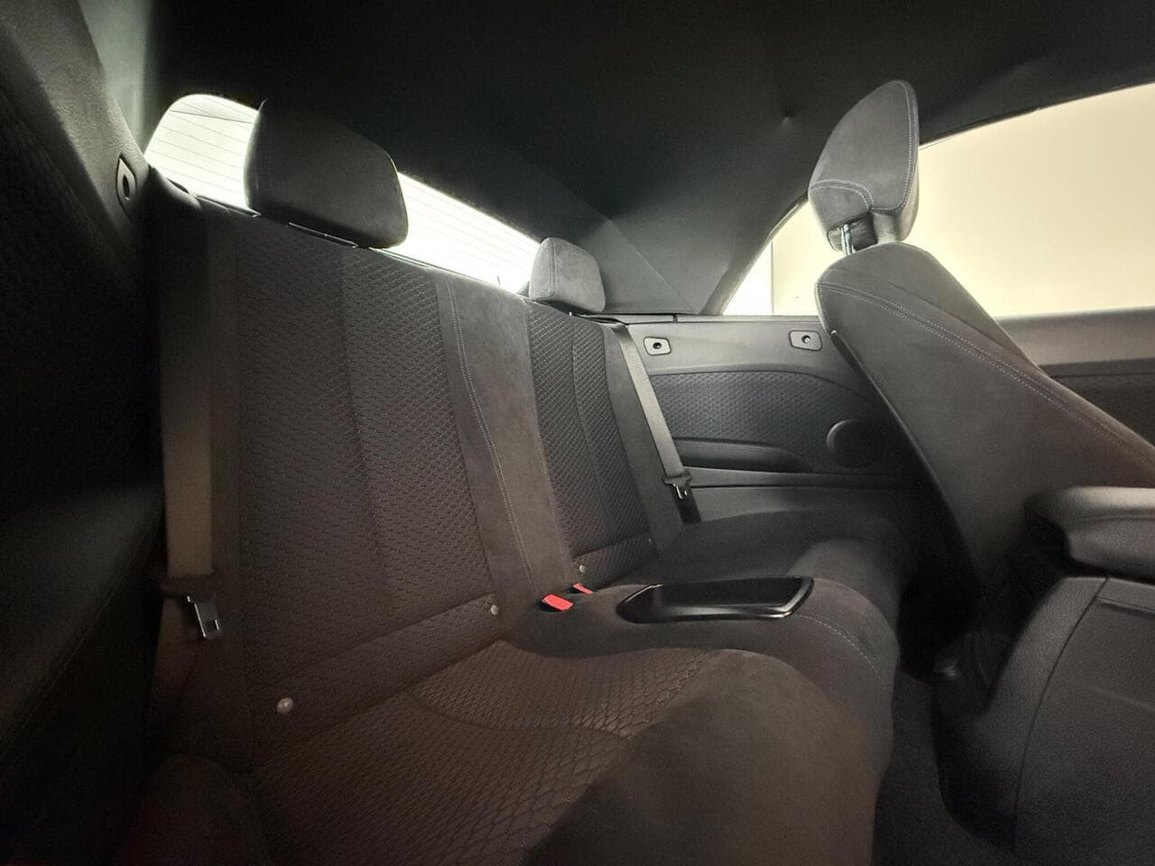 BMW 2 Series thumbnail Seats Rear
