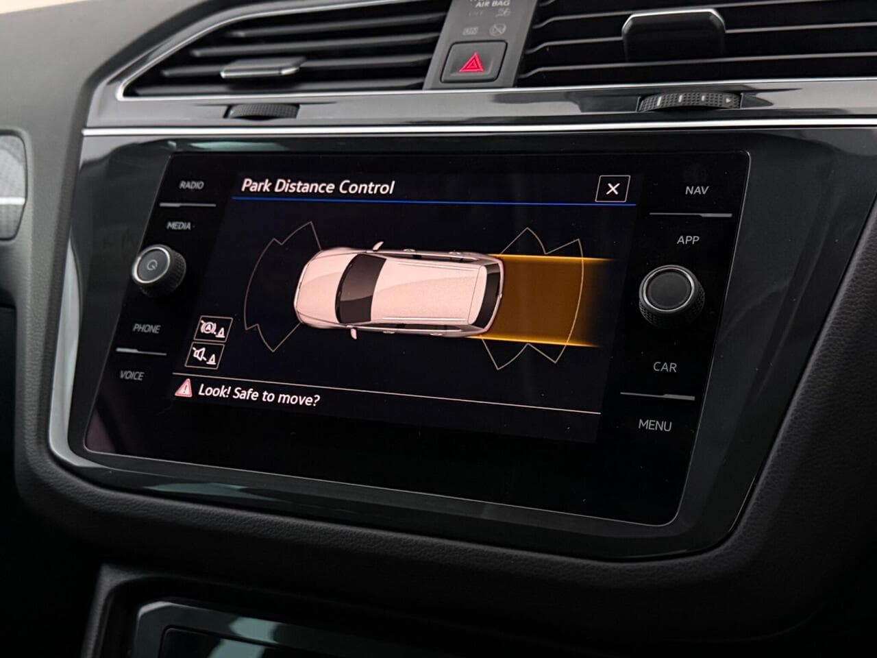 Volkswagen Tiguan thumbnail Infotainment System