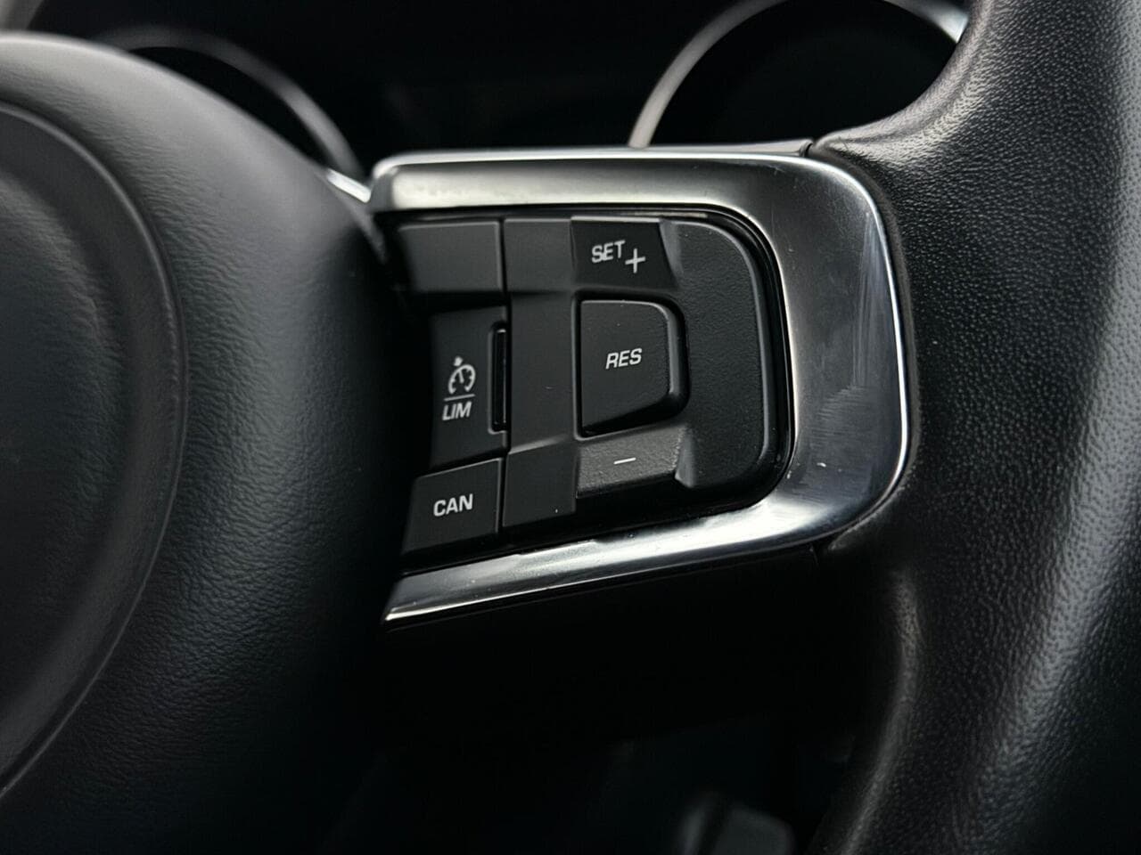 Jaguar XE thumbnail Misc Controls