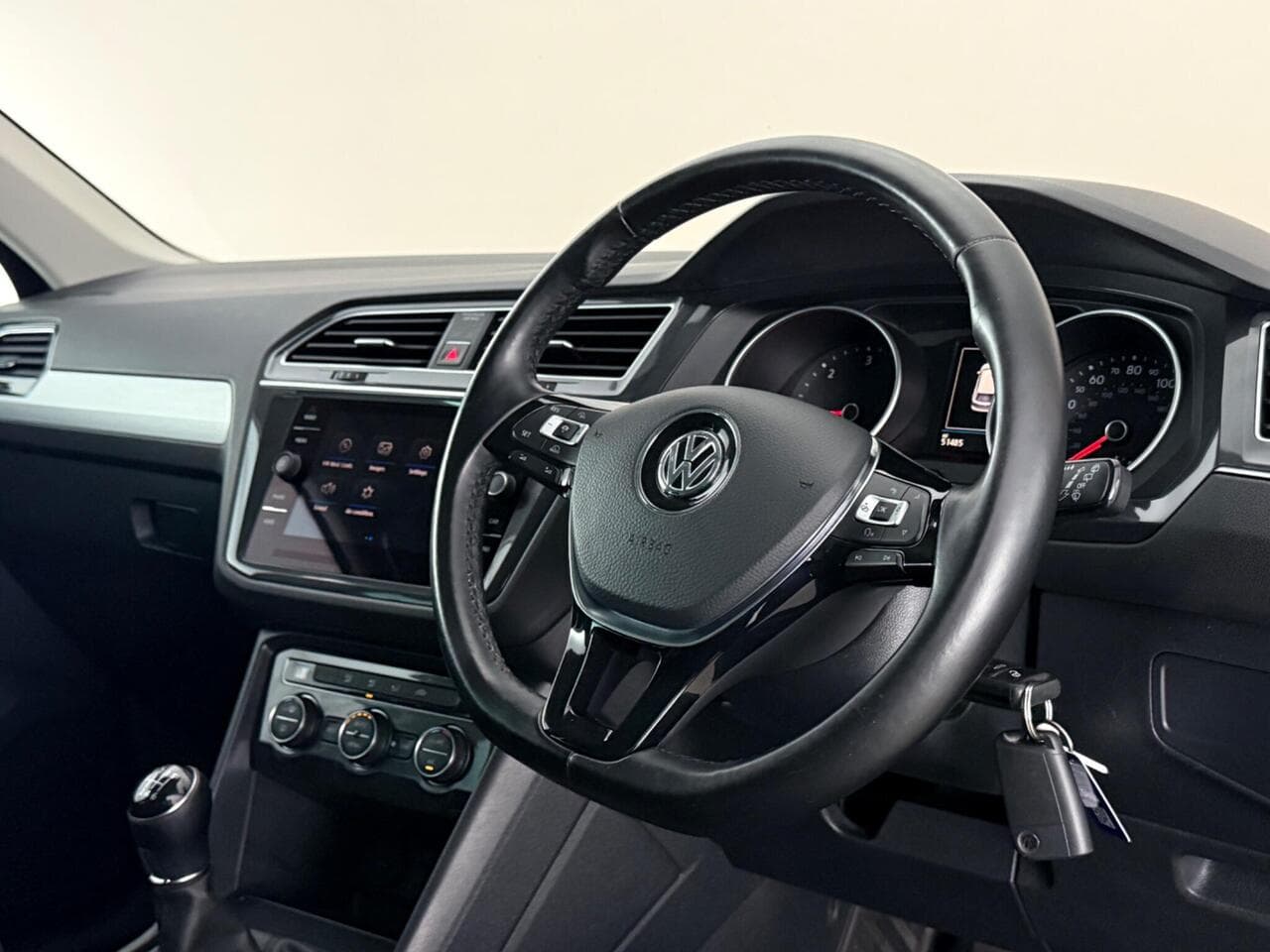 Volkswagen Tiguan thumbnail Interior Front