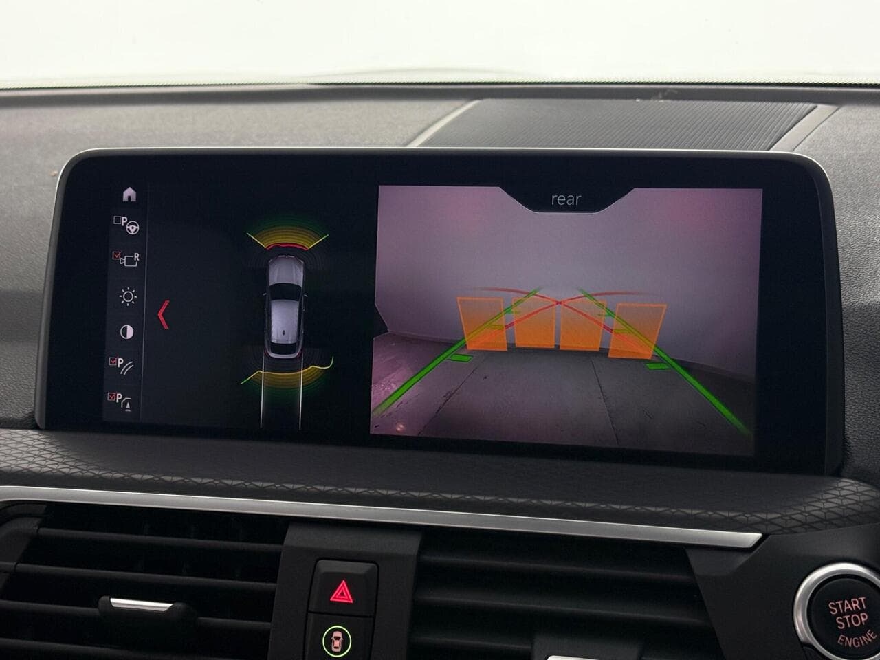 BMW X4 thumbnail Infotainment System