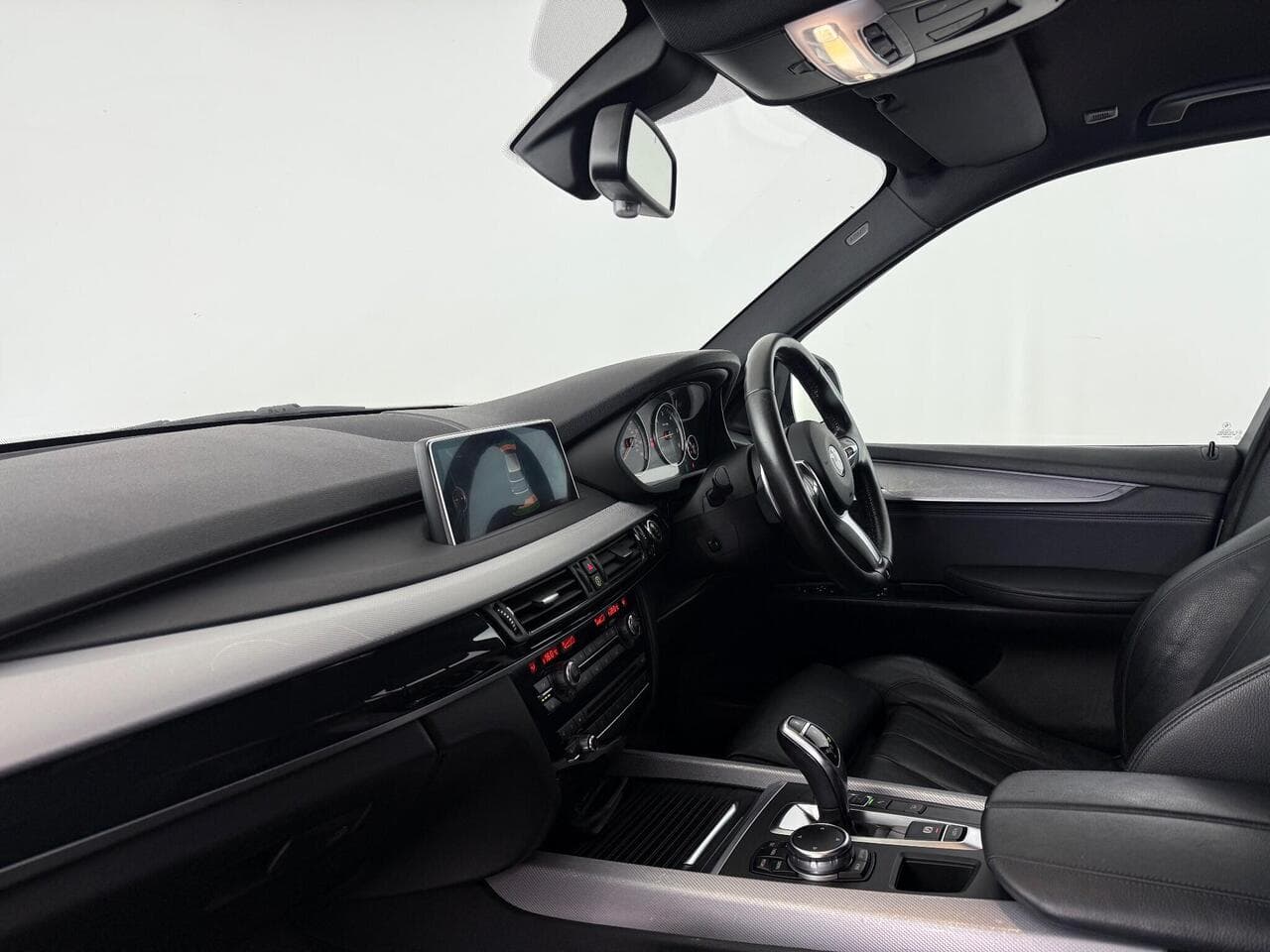 BMW X5 thumbnail Interior Front