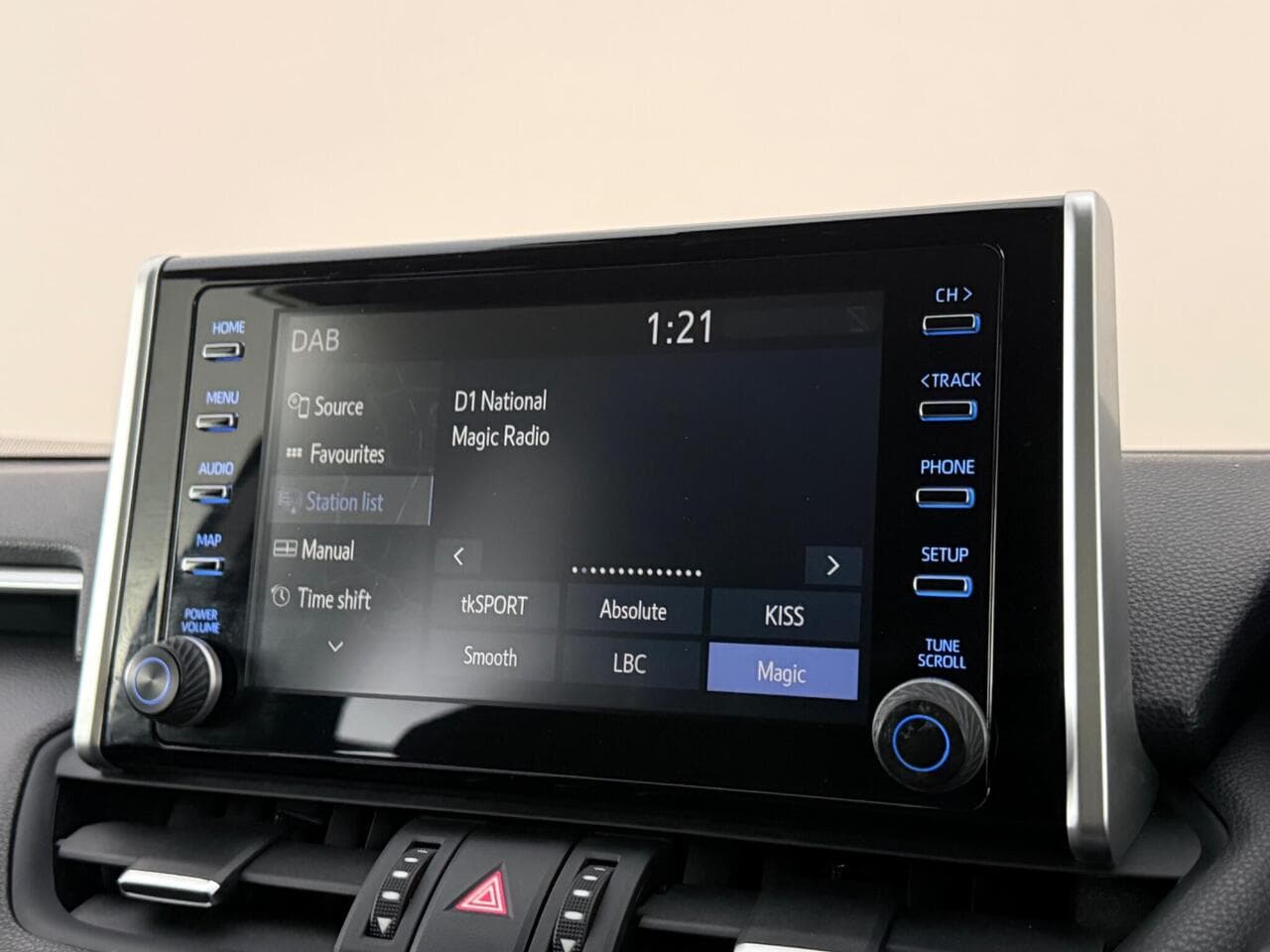 Toyota RAV4 thumbnail Infotainment System