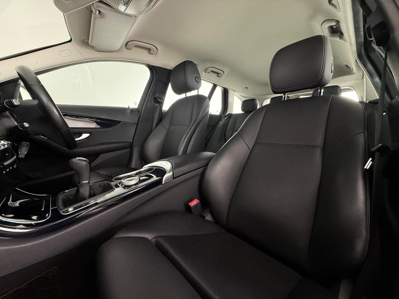 Skoda Karoq thumbnail Seat Front Passenger