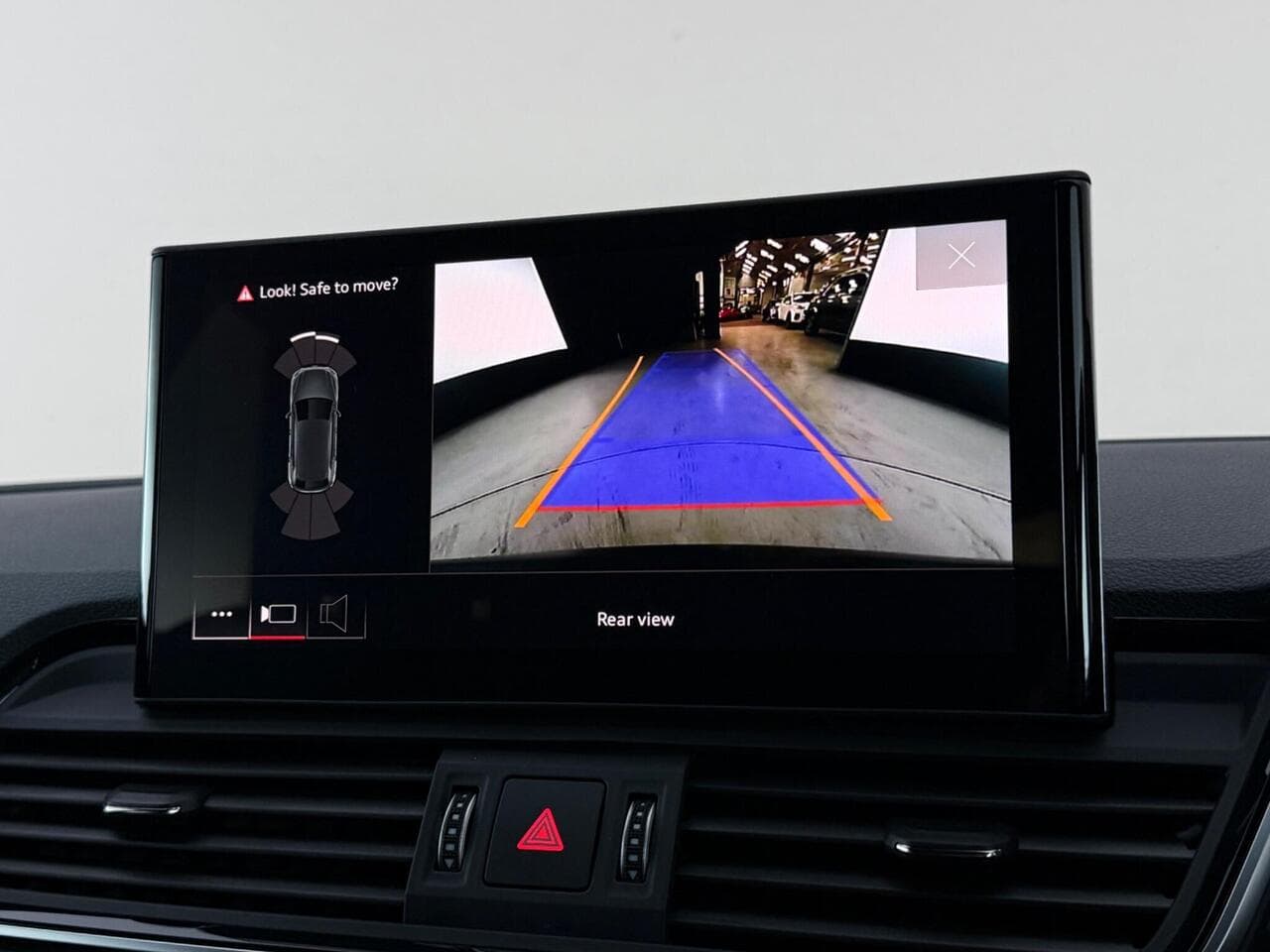 Audi Q5 thumbnail Infotainment System
