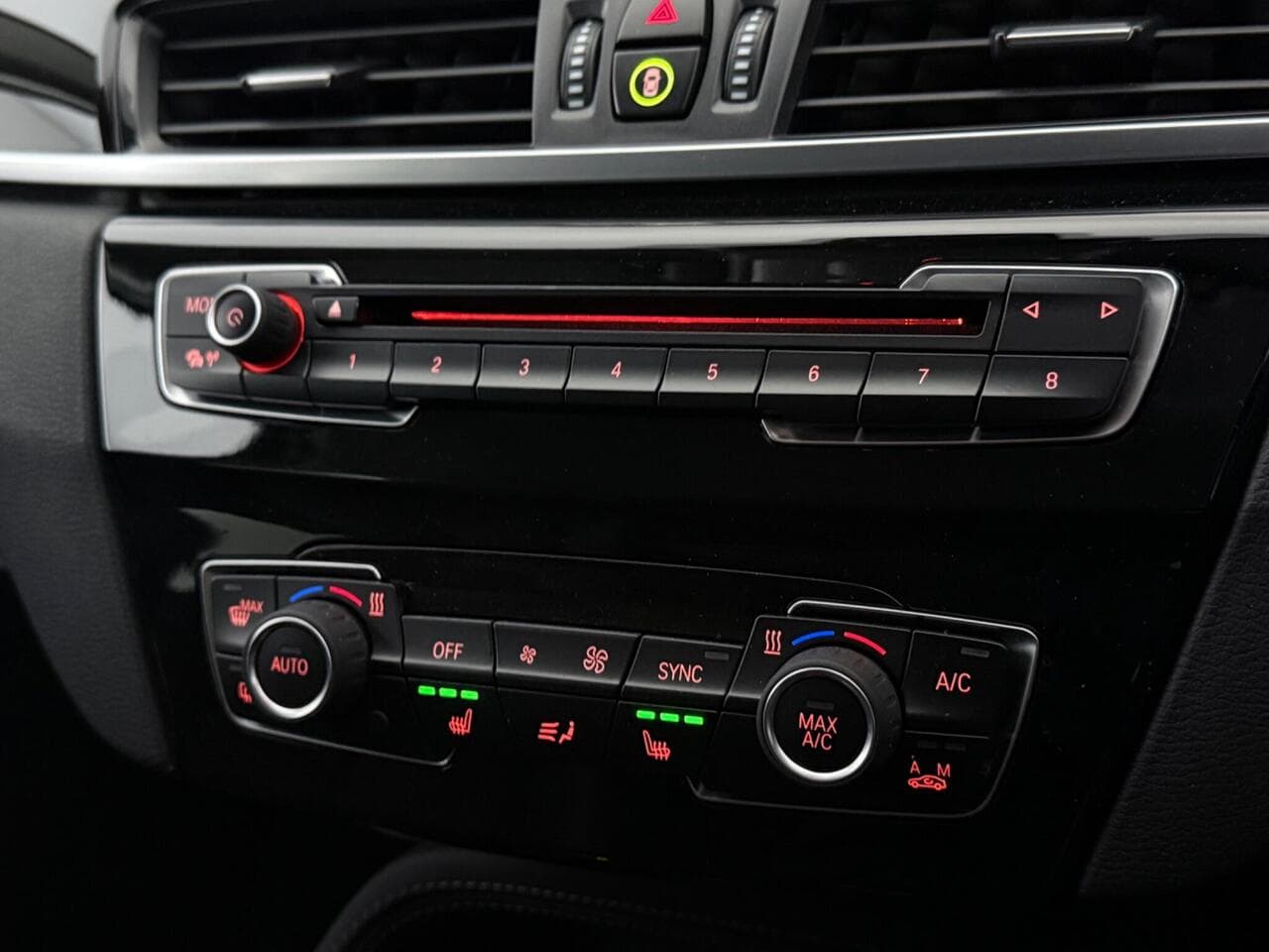 BMW X1 thumbnail Infotainment System