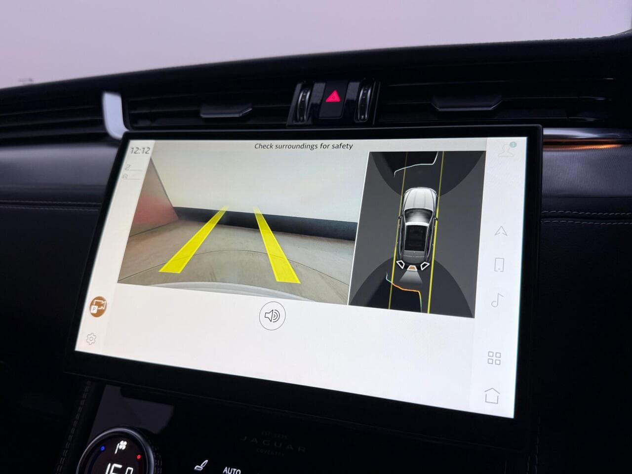 Jaguar F-PACE thumbnail Infotainment System