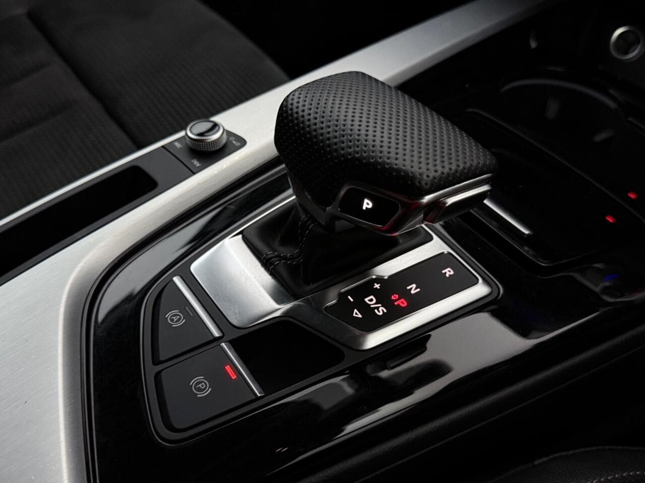 Audi A4 Avant thumbnail Interior Front