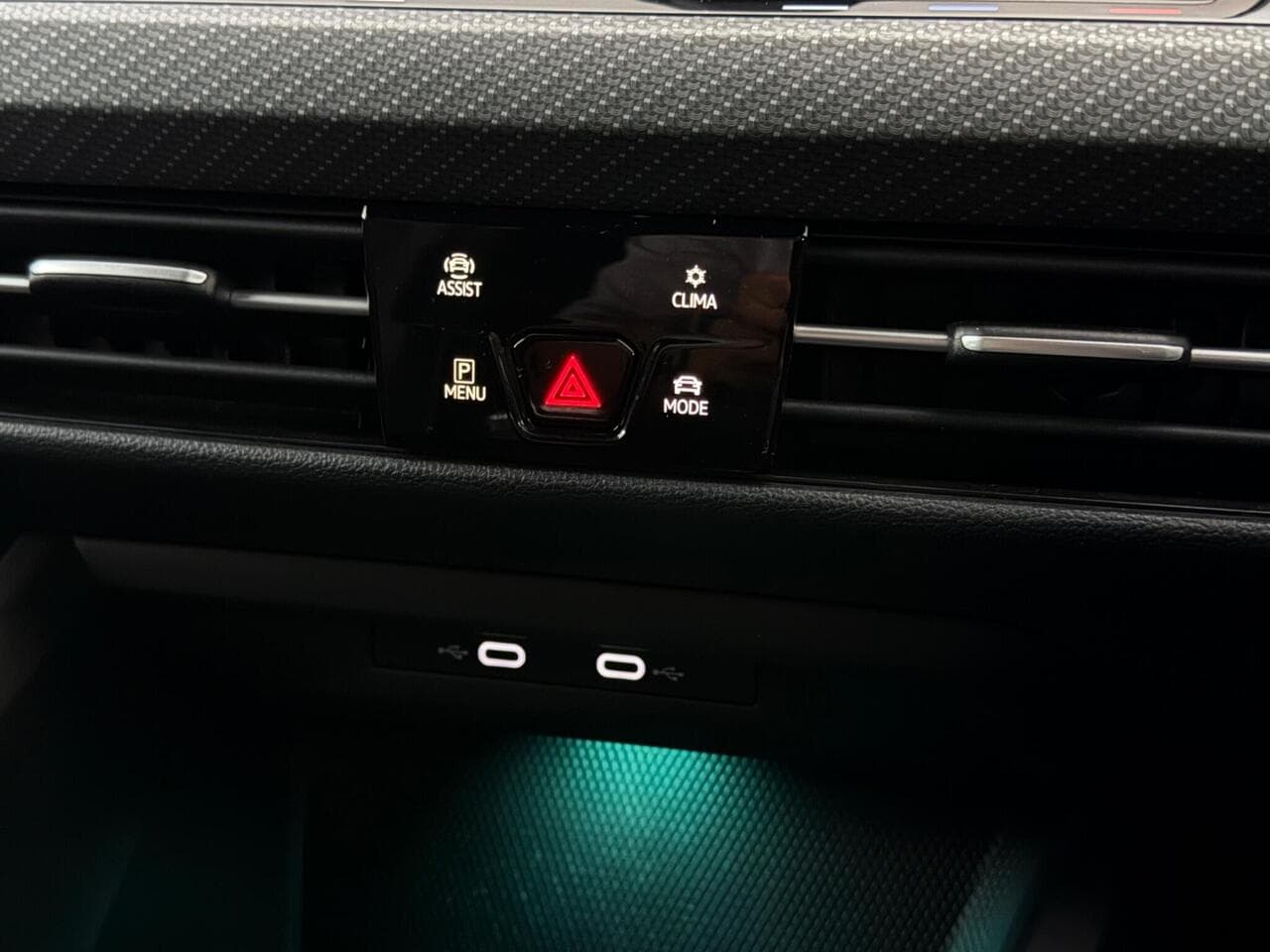 Volkswagen Golf thumbnail Infotainment System