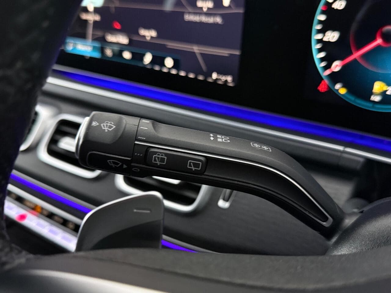 Mercedes-Benz GLE thumbnail Misc Controls