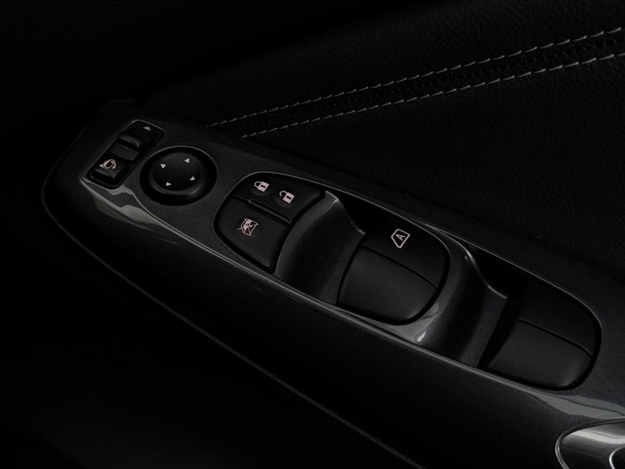 Nissan Juke thumbnail Misc Controls
