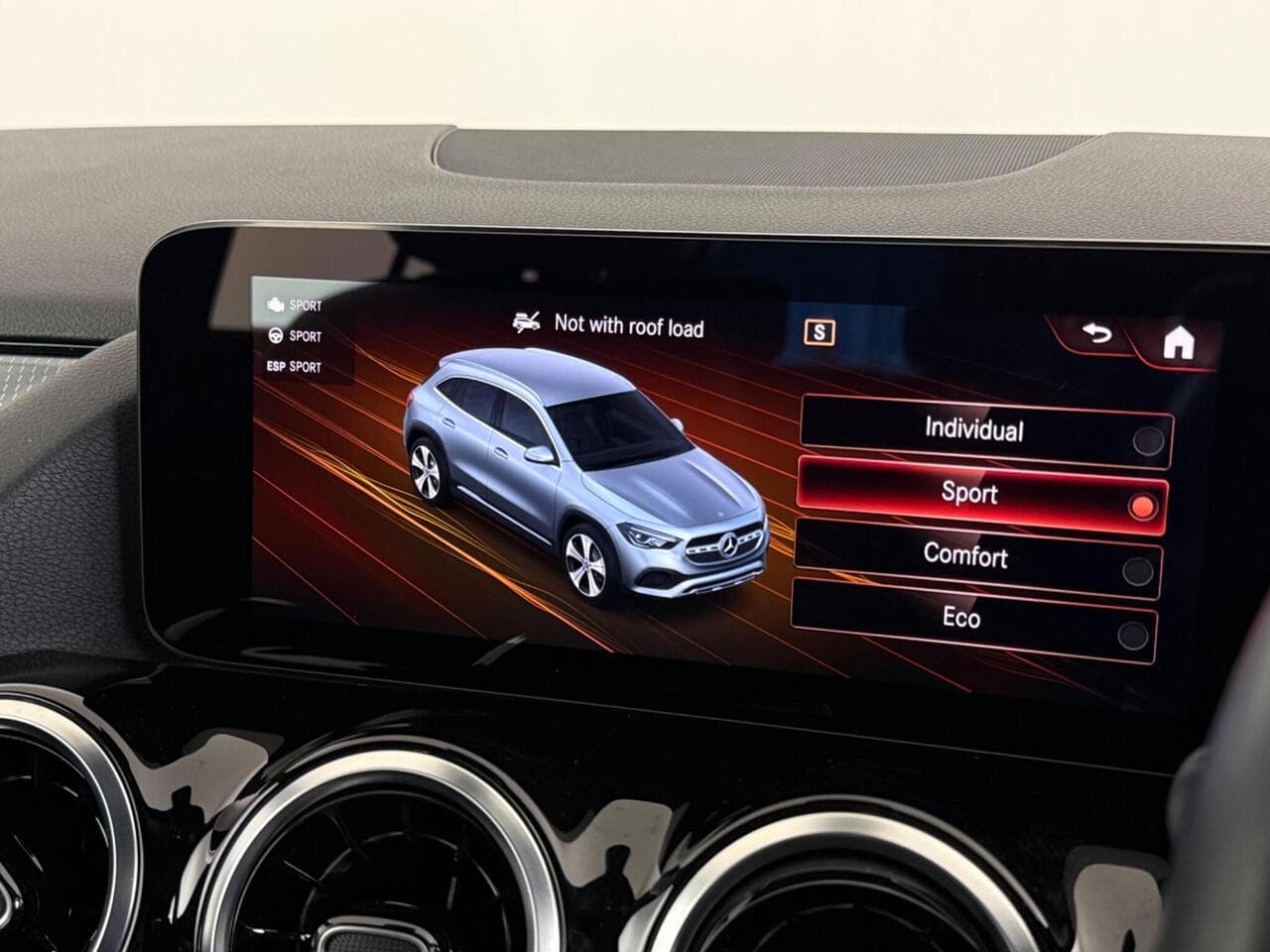 Mercedes-Benz GLA thumbnail Infotainment System