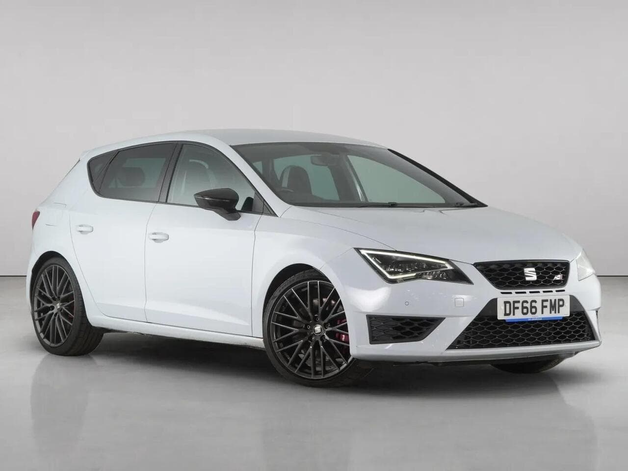 SEAT Leon - SEAT Leon 2.0 TSI Cupra 290 Black Hatchback 5dr Petrol Manual Euro 6 (s/s) (290 ps)