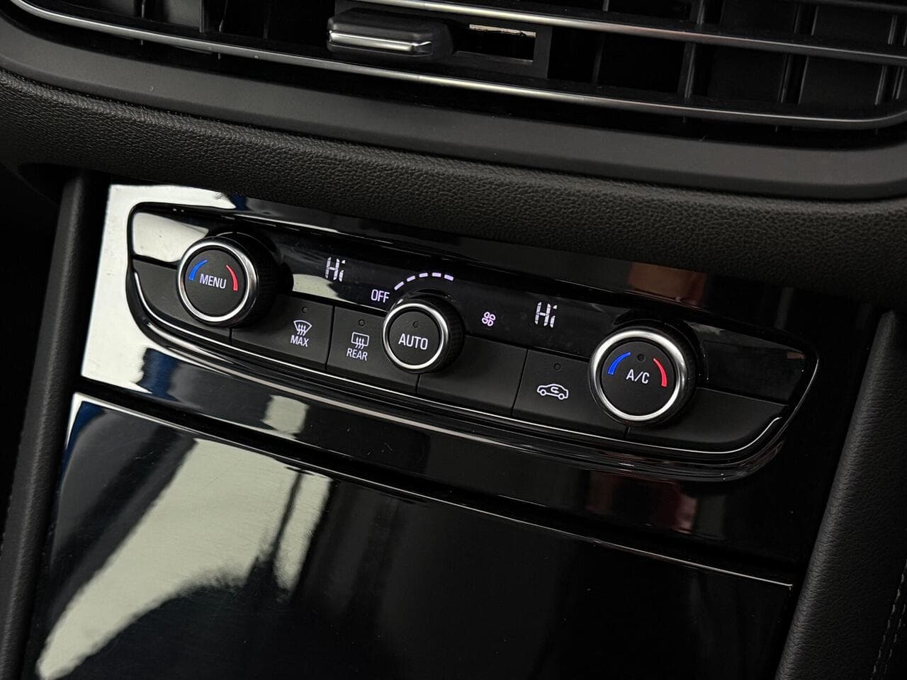 Vauxhall Grandland thumbnail Misc Controls