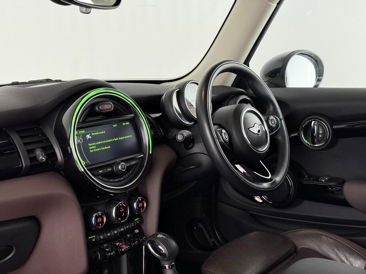 MINI Hatch thumbnail Interior Front