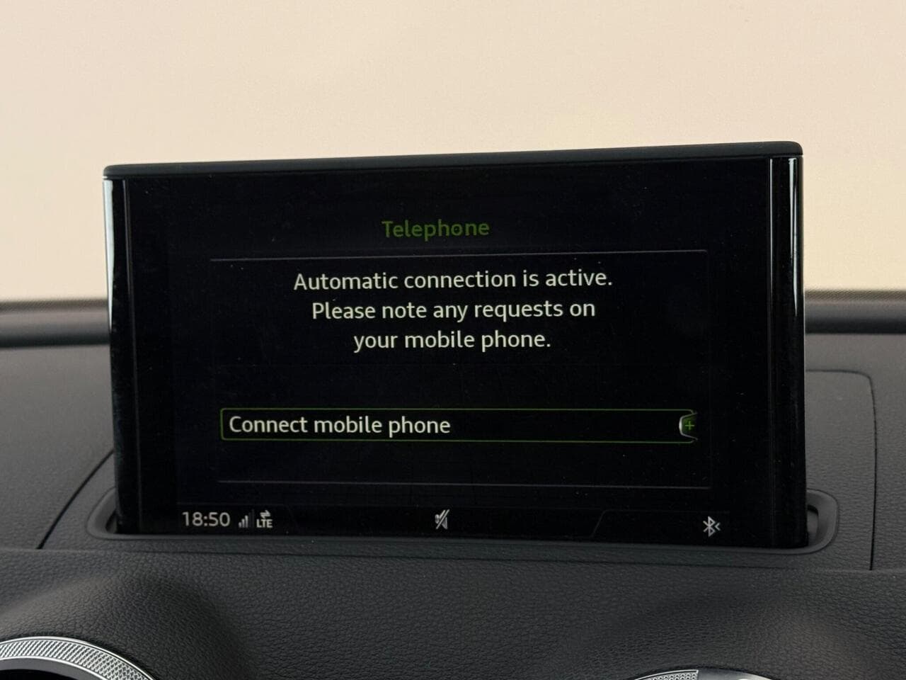 Audi A3 Cabriolet thumbnail Infotainment System