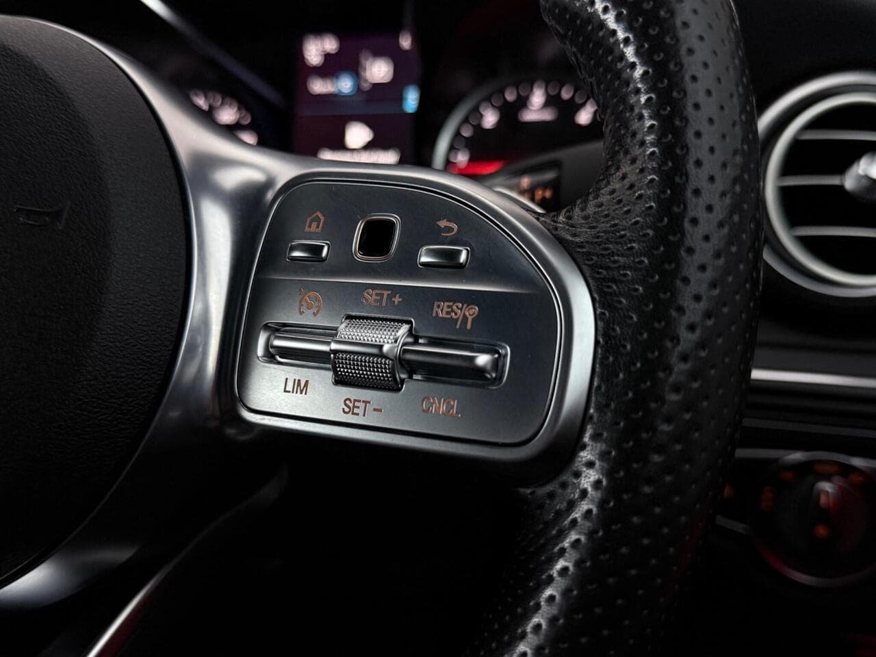 Mercedes-Benz C Class thumbnail Misc Controls