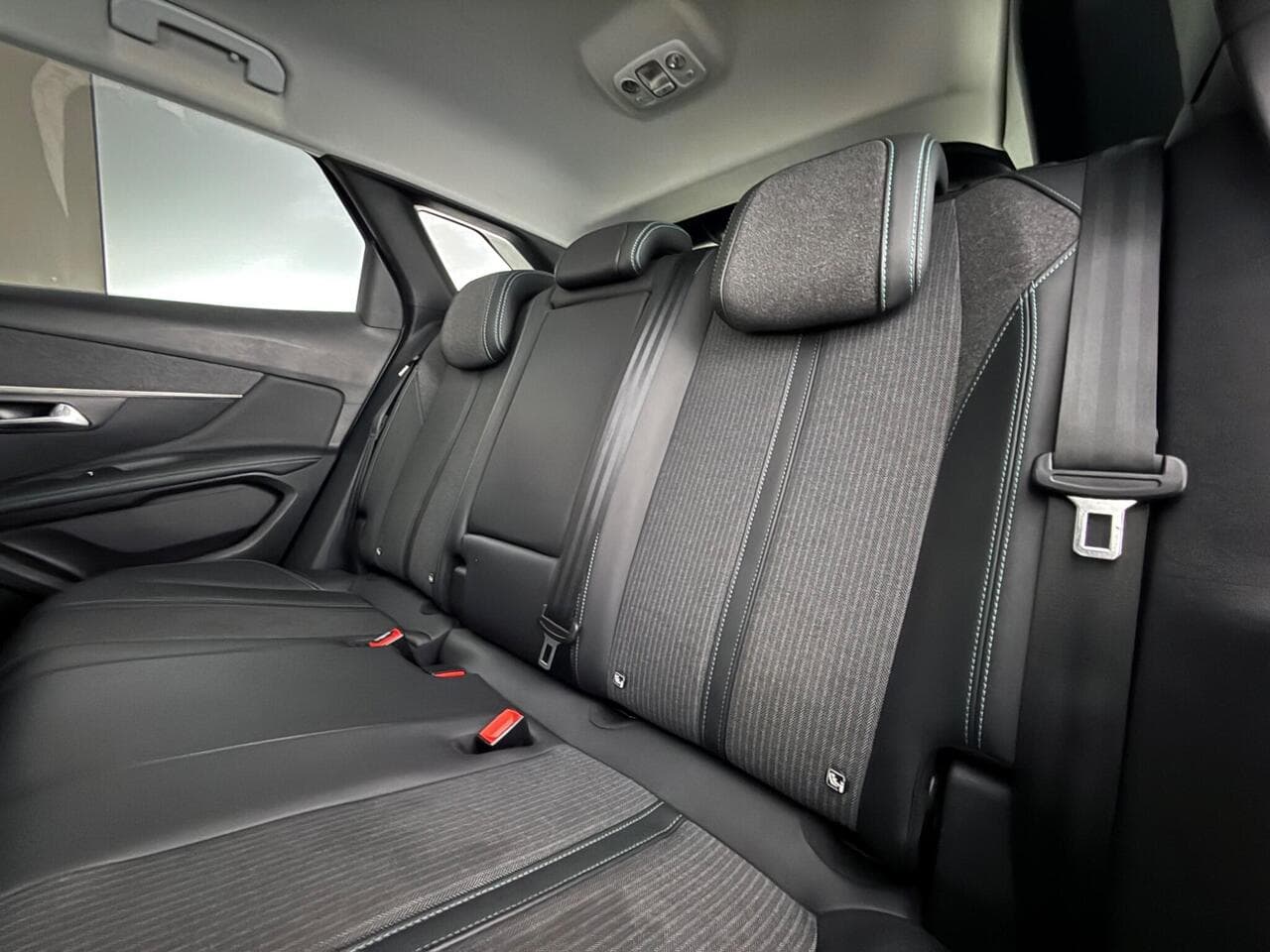 Peugeot 3008 thumbnail Seats Rear
