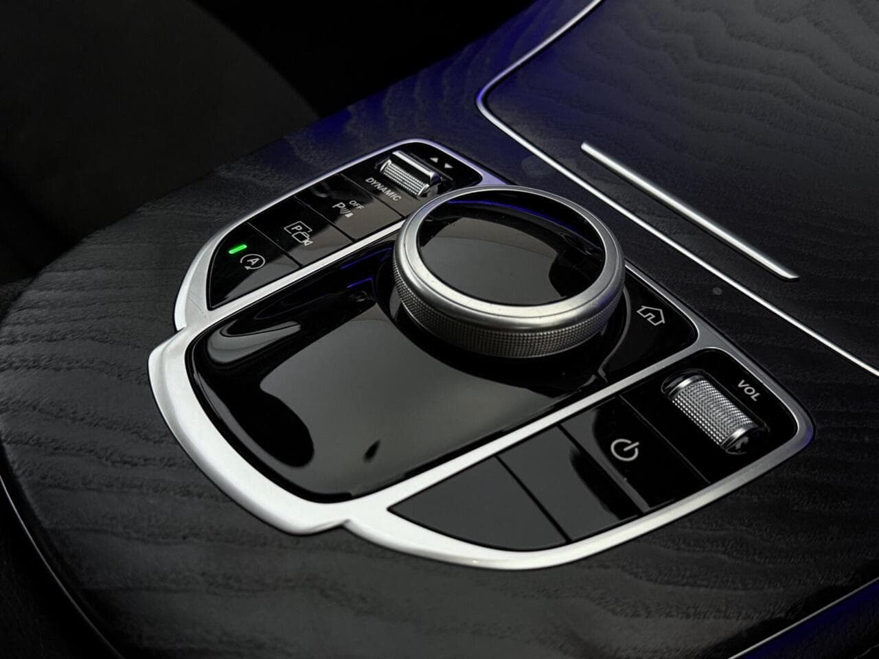 Mercedes-Benz E Class thumbnail Misc Controls