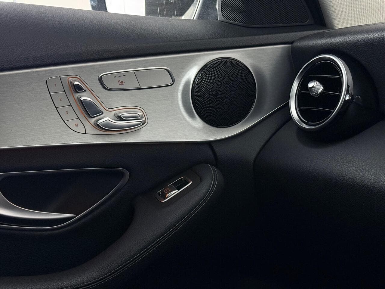 Mercedes-Benz C Class thumbnail Misc Controls