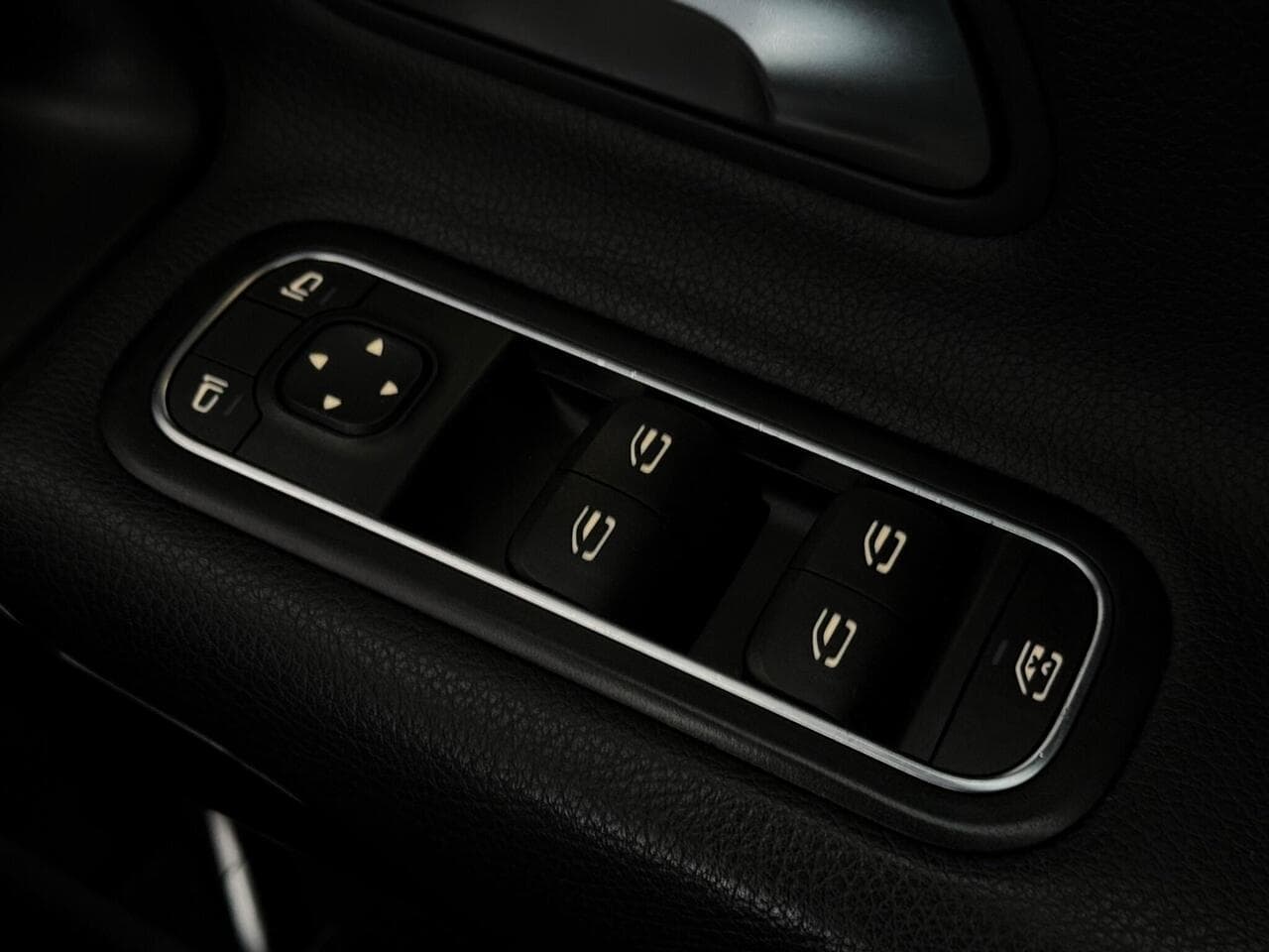 Mercedes-Benz A Class thumbnail Misc Controls