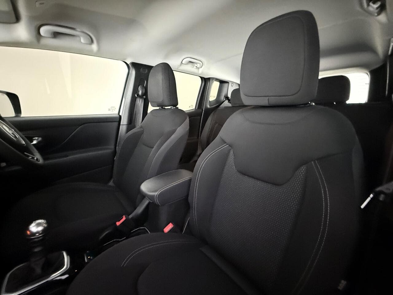 Jeep Renegade thumbnail Seats Rear