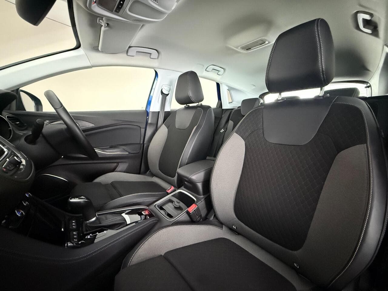 Vauxhall Grandland X thumbnail Seat Front Passenger