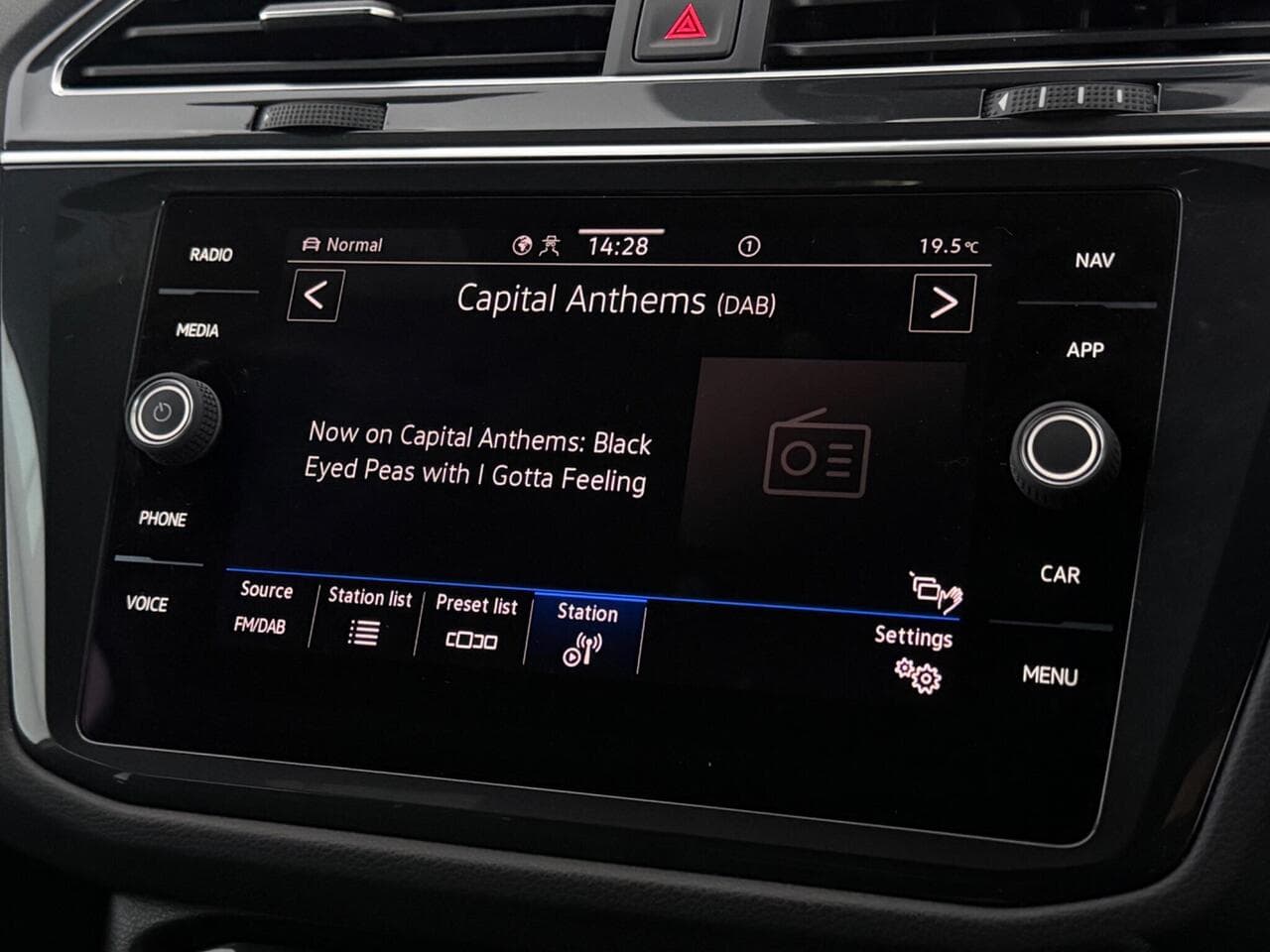 Volkswagen Tiguan thumbnail Infotainment System