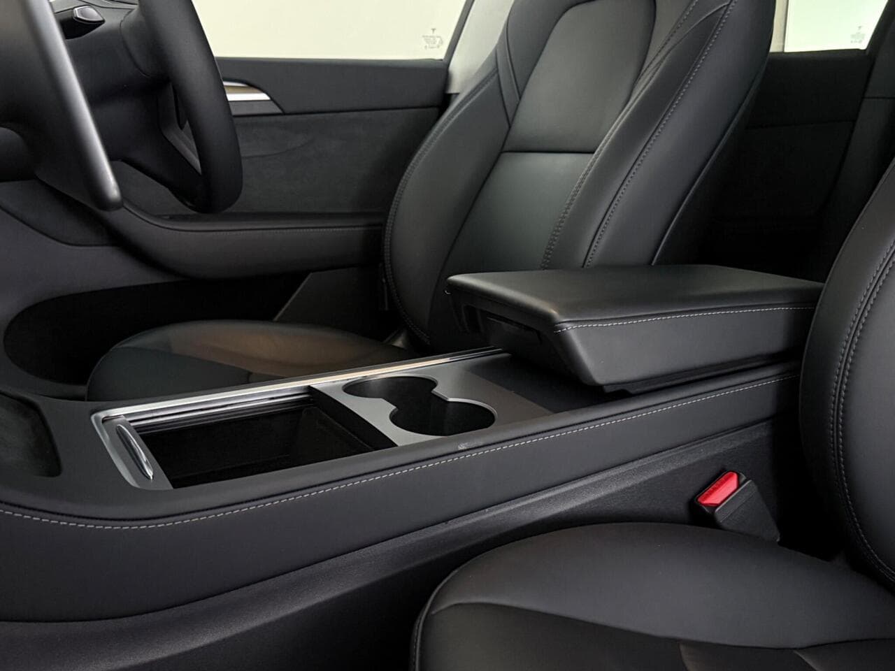 Tesla Model Y thumbnail Seat Front Passenger