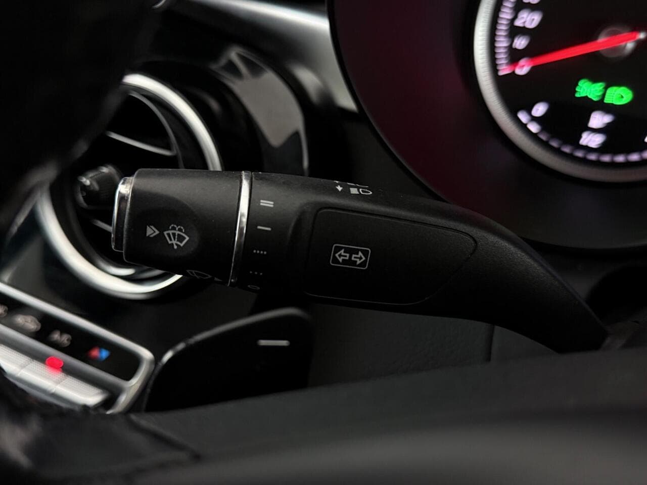 Mercedes-Benz C Class thumbnail Misc Controls