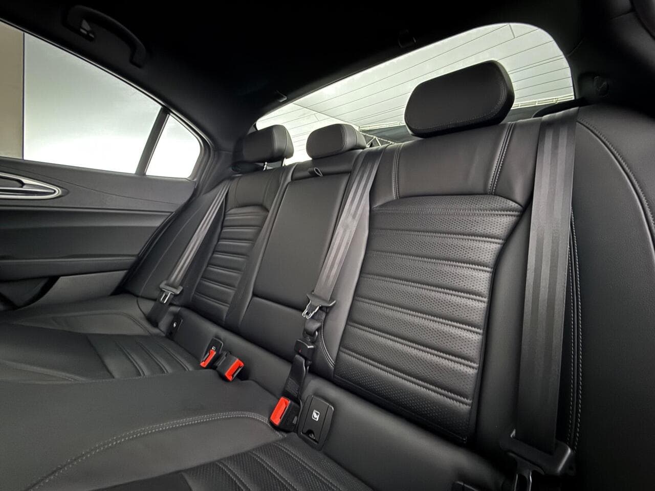Alfa Romeo Giulia thumbnail Seats Rear