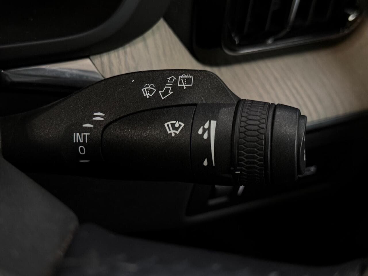 Volvo XC60 thumbnail Misc Controls