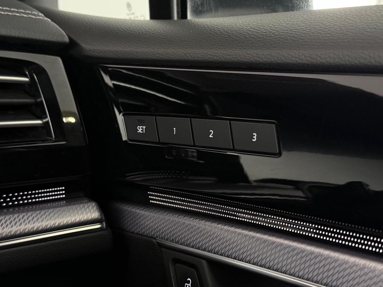 Volkswagen Touareg thumbnail Misc Controls