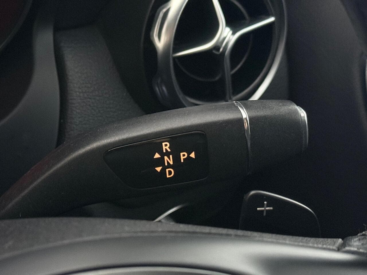 Mercedes-Benz GLA thumbnail Misc Controls