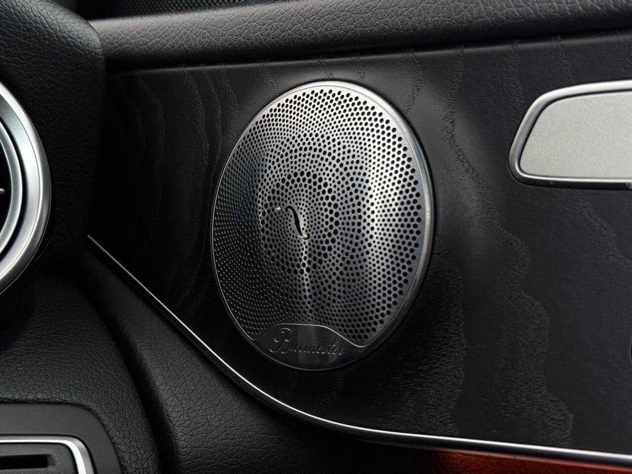 Mercedes-Benz GLC thumbnail Interior Front