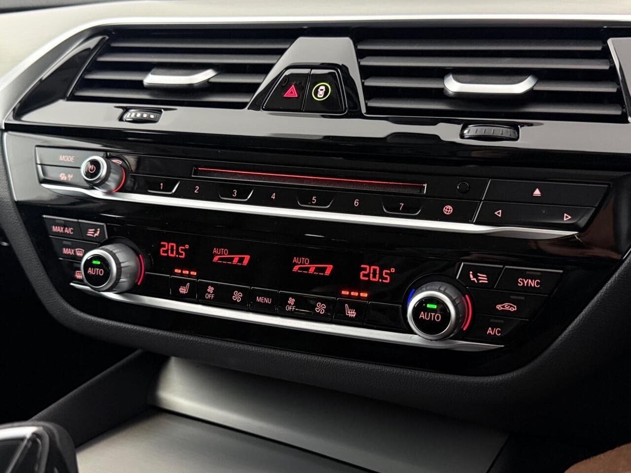 BMW 5 Series thumbnail Infotainment System