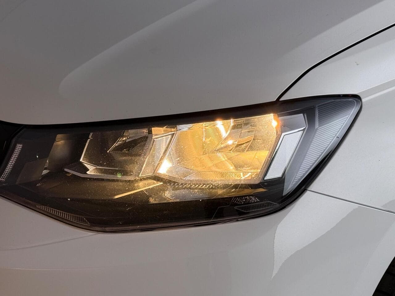 Volkswagen Caddy thumbnail Lights Front