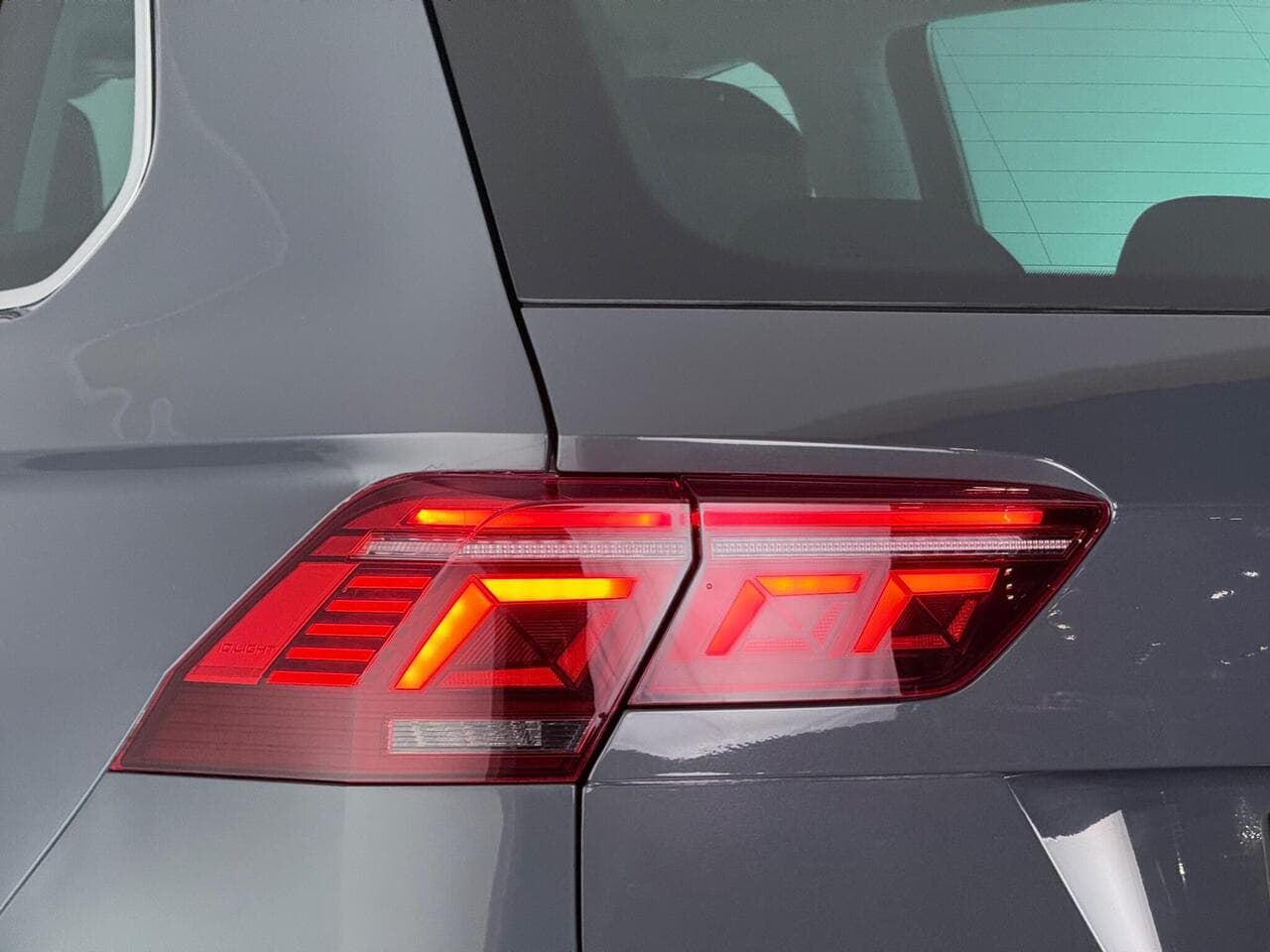 Volkswagen Tiguan thumbnail Lights Rear