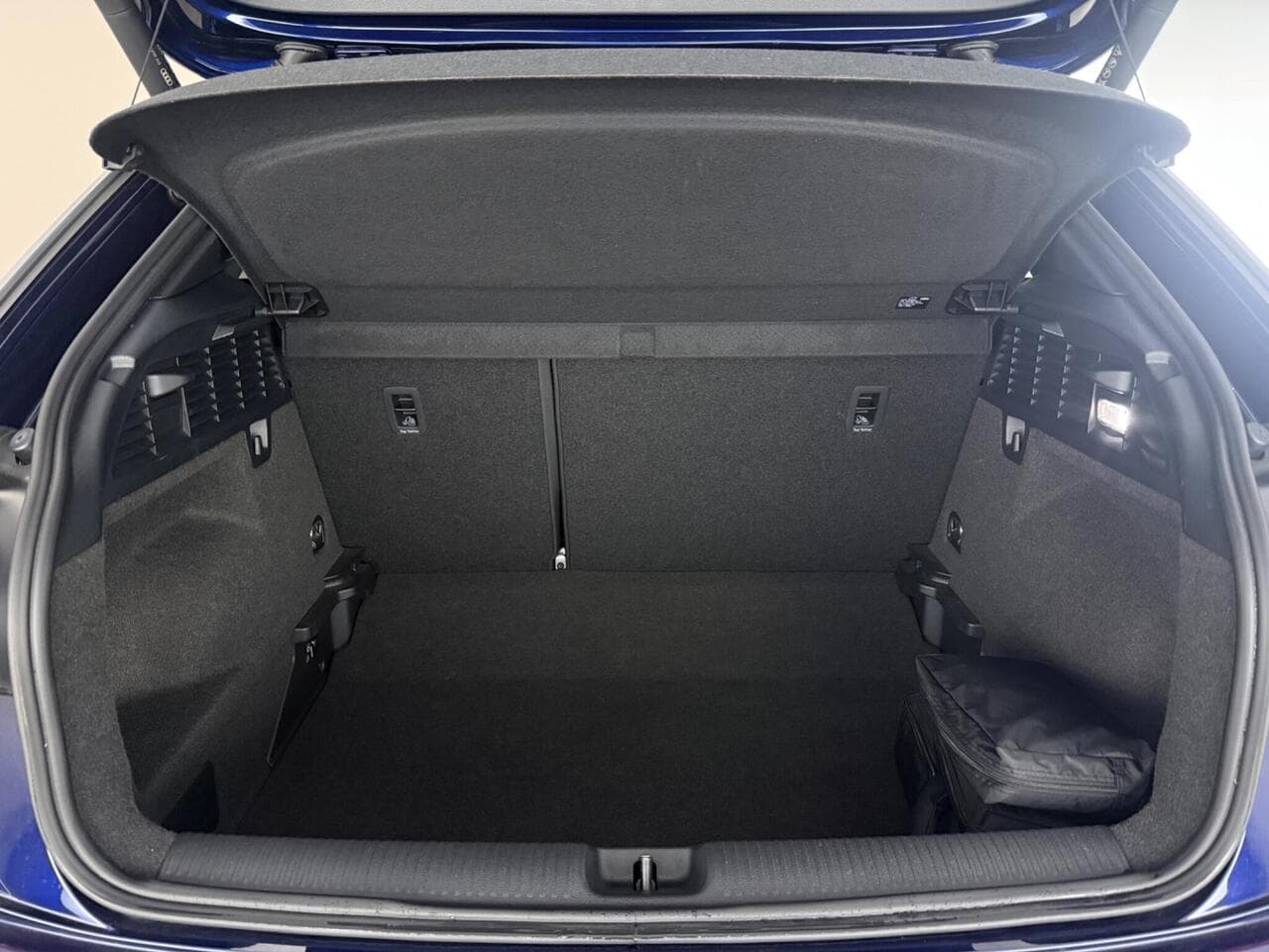 Audi Q2 thumbnail Boot