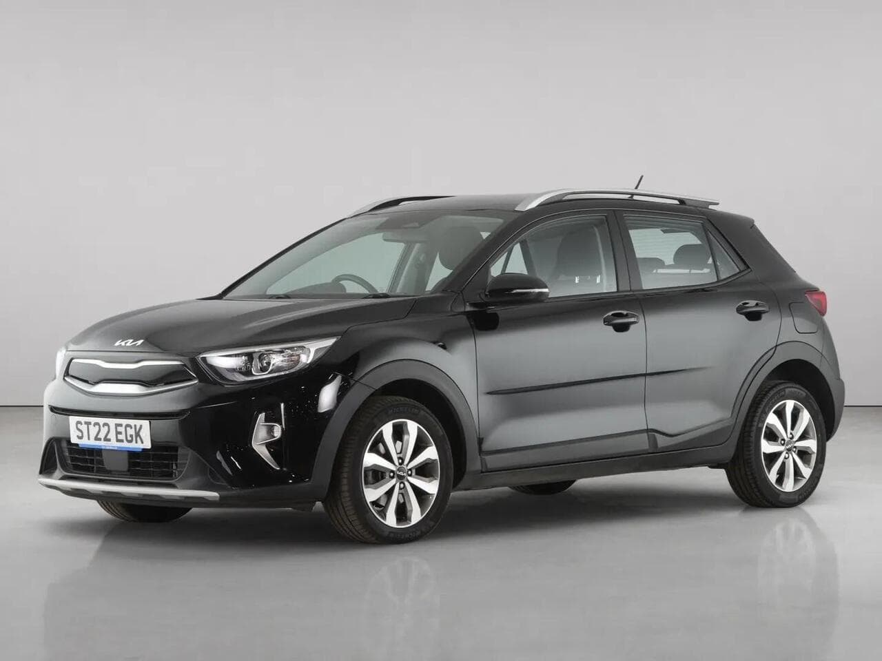Kia Stonic thumbnail Front Left