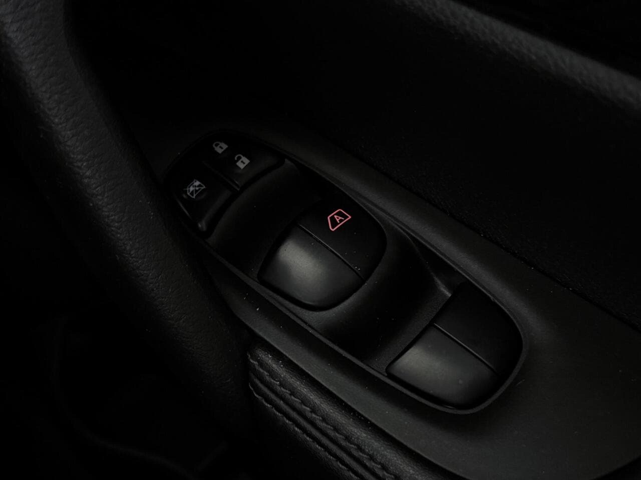 Nissan X-Trail thumbnail Misc Controls