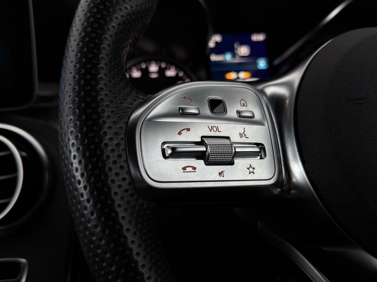 Mercedes-Benz GLC thumbnail Misc Controls