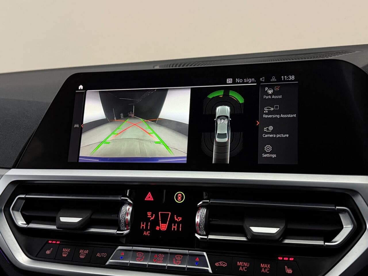BMW 3 Series thumbnail Infotainment System