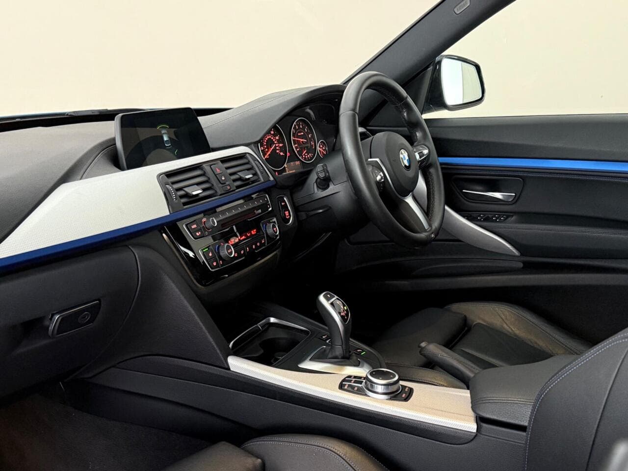BMW 3 Series Gran Turismo thumbnail Interior Front